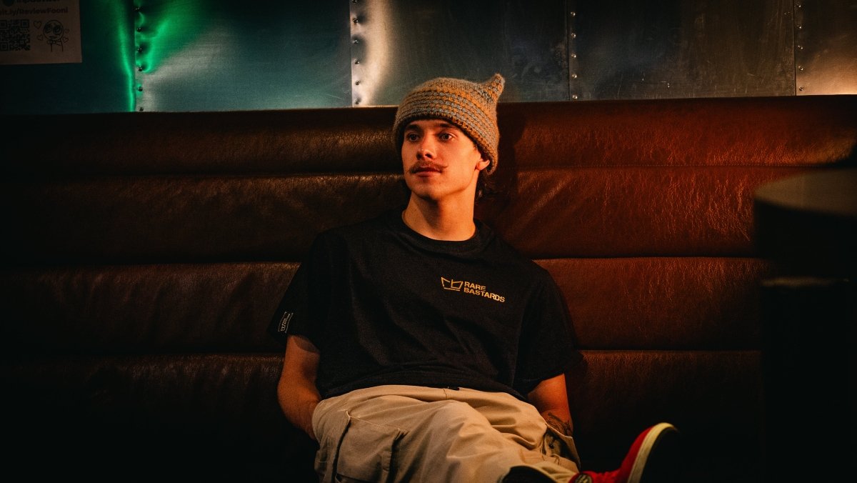 UNISEX black and gold t-shirt